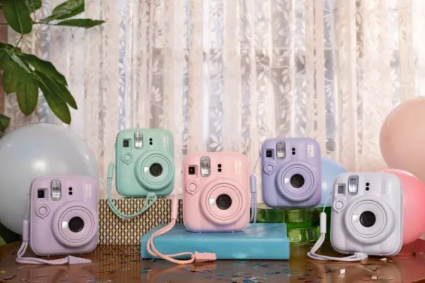 instax mini 13™ ve Yeni instax™ mini Film Pastel Galaxy Satışta