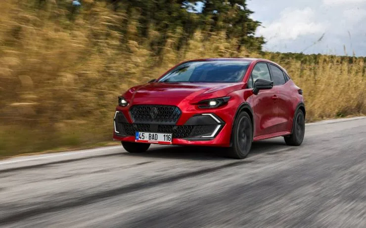 Türkiye’nin Lideri Renault Clio, Şimdi de Türkiye’de Yılın Otomobili